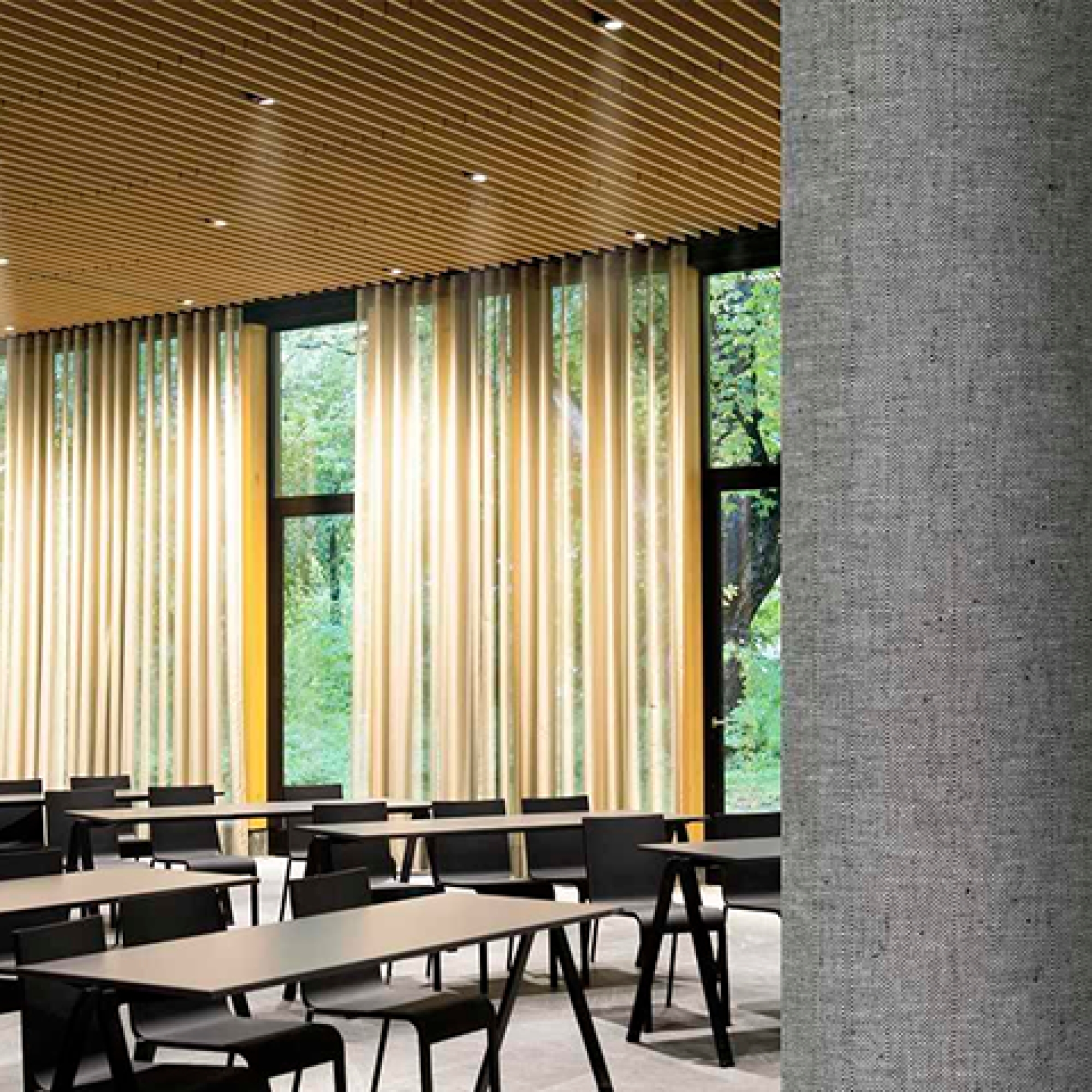 Друге фото слайду