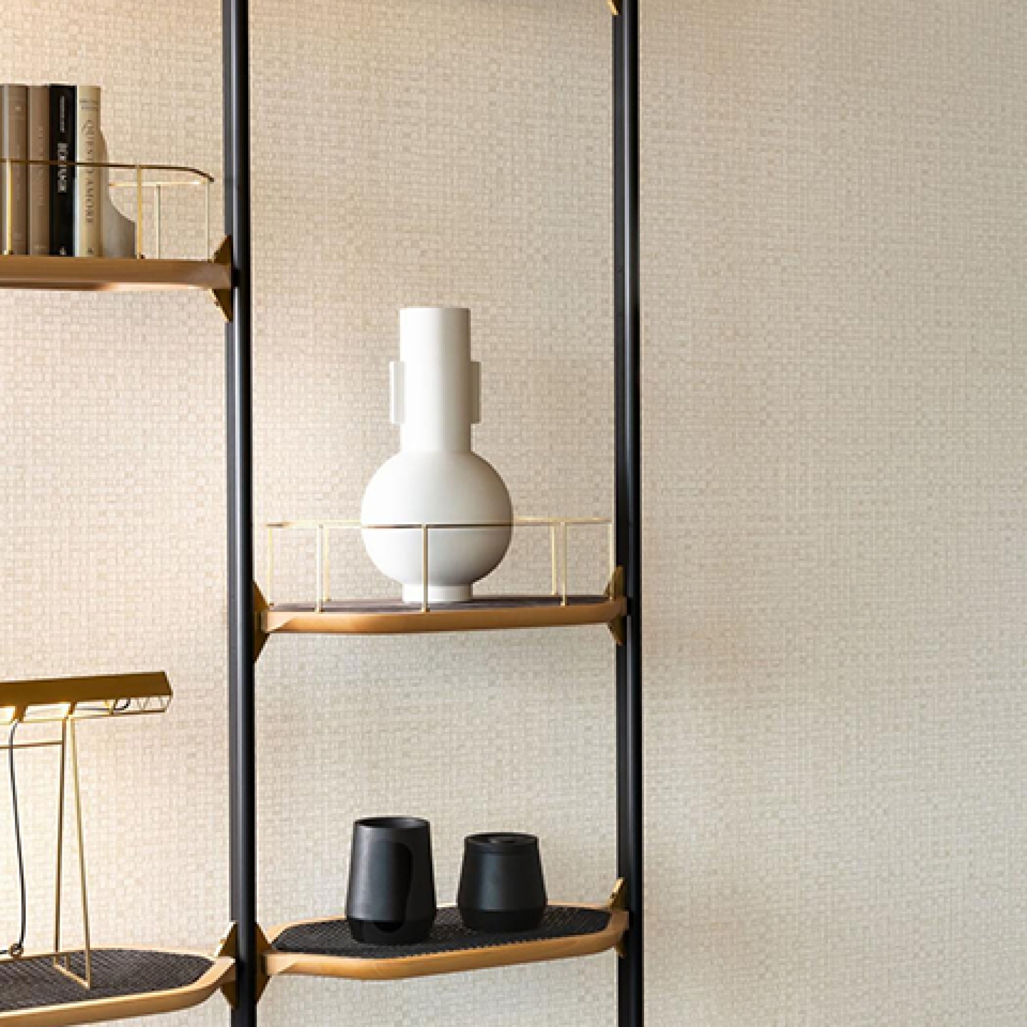 Первое фото слайда