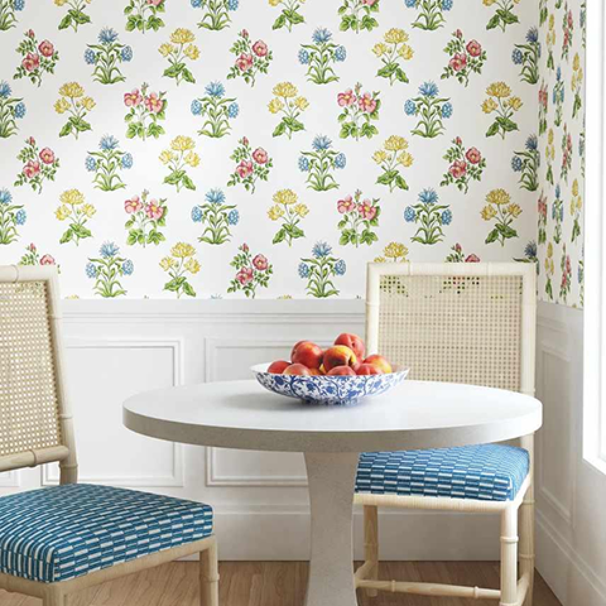 Первое фото слайда