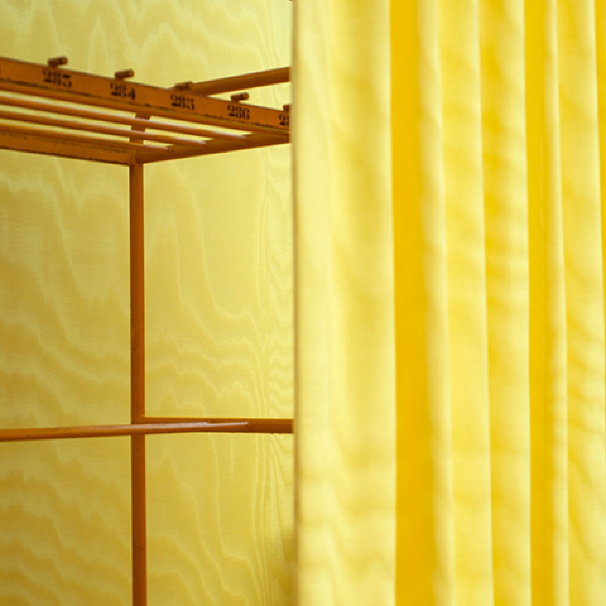 Друге фото слайду