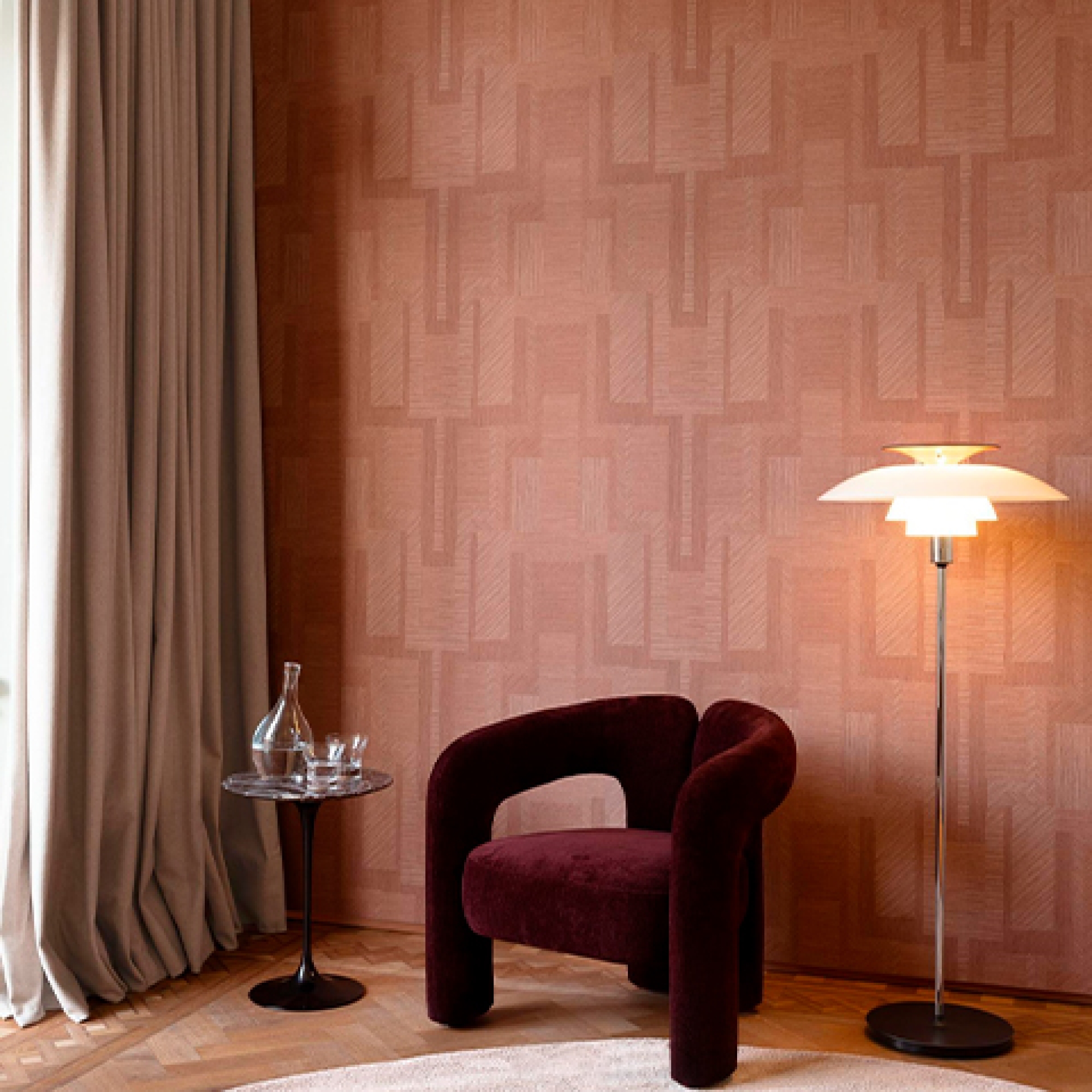 Первое фото слайда