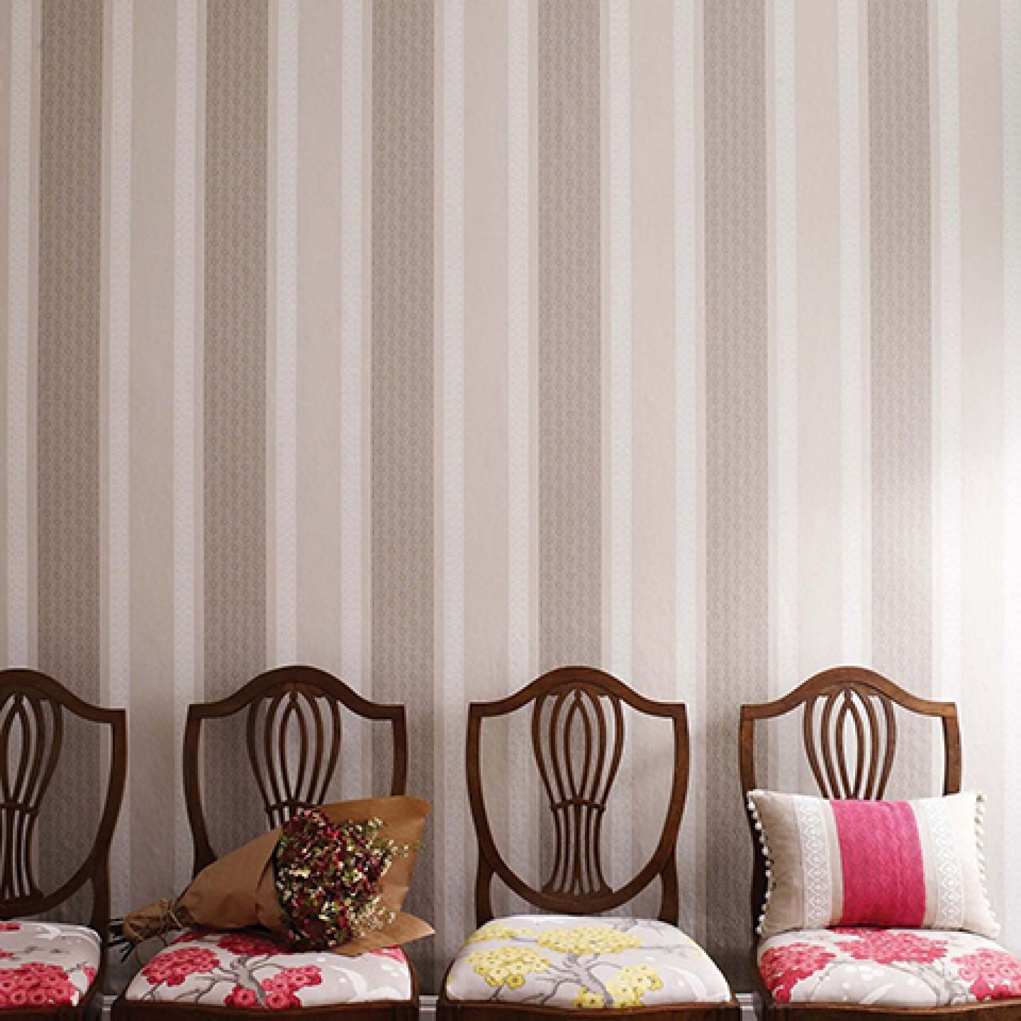 Друге фото слайду