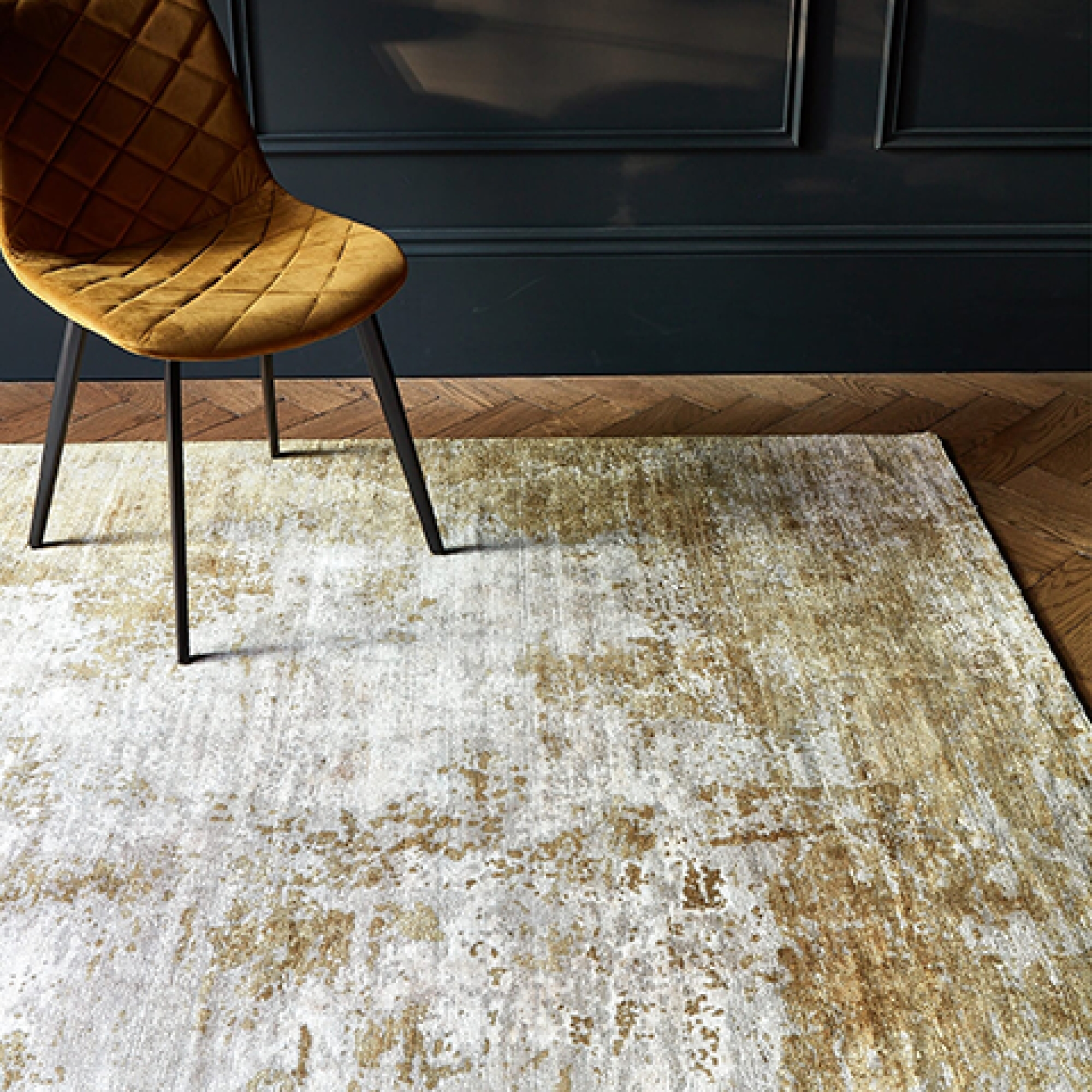 Первое фото слайда