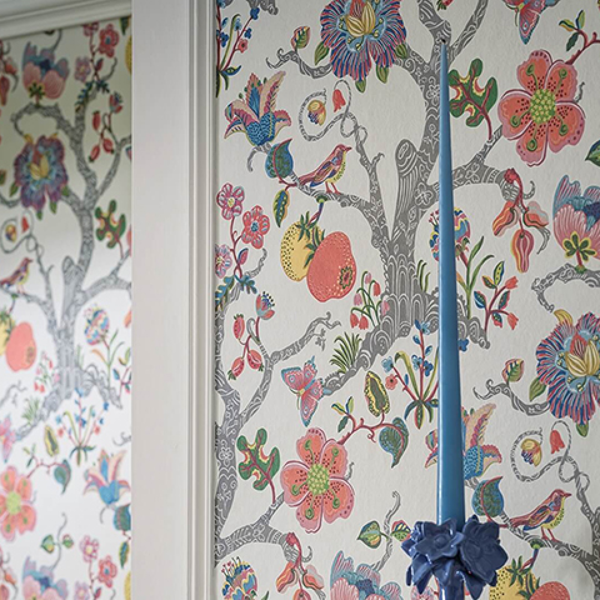 Друге фото слайду