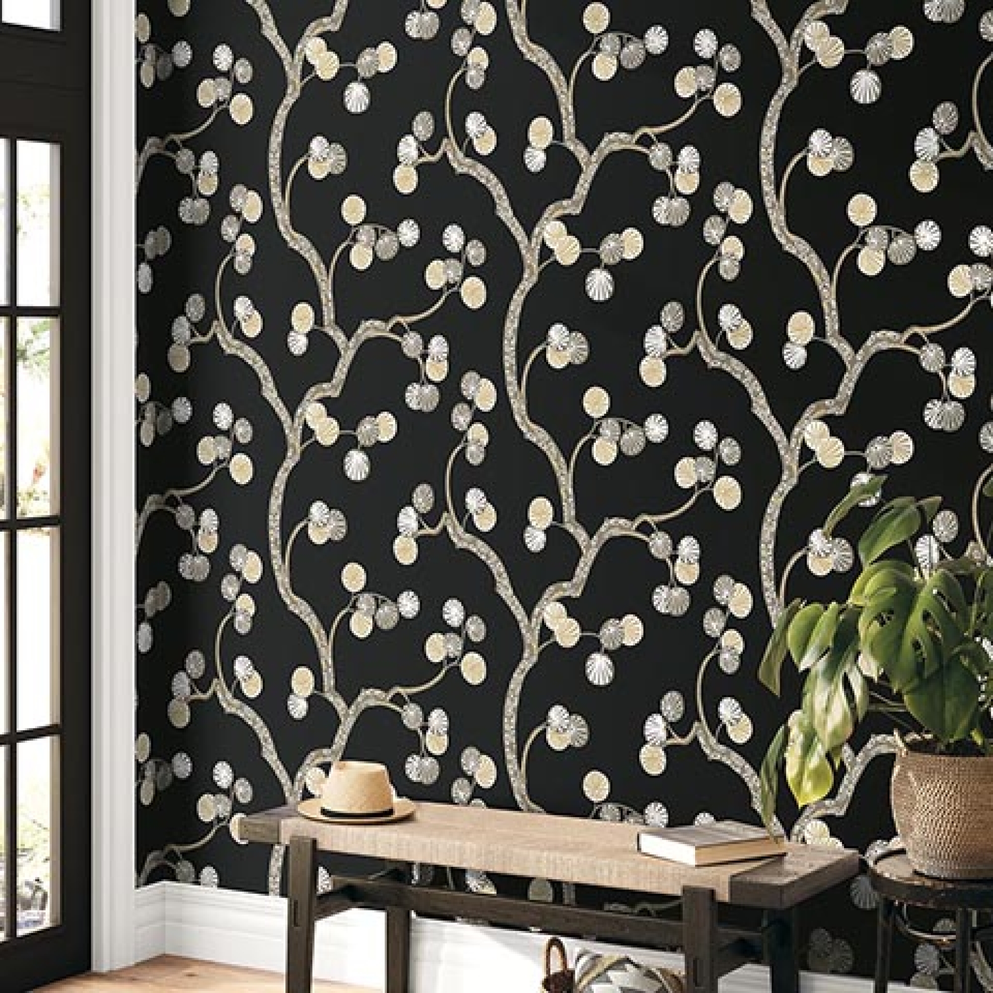 Первое фото слайда