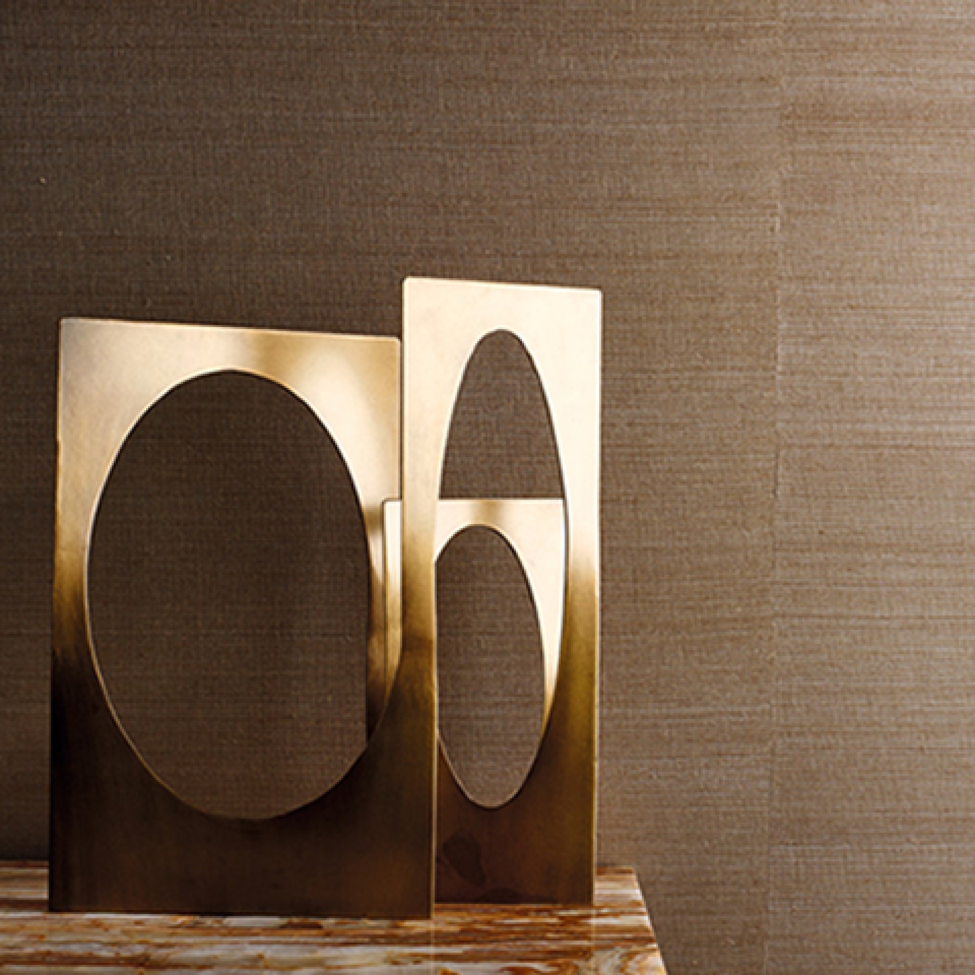 Друге фото слайду