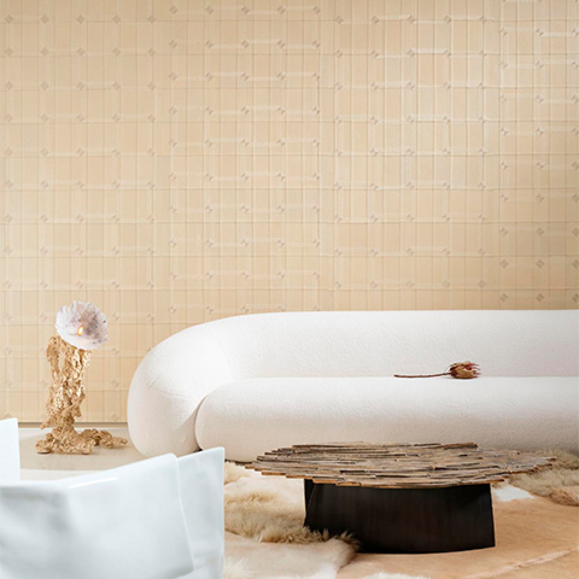 Первое фото слайда