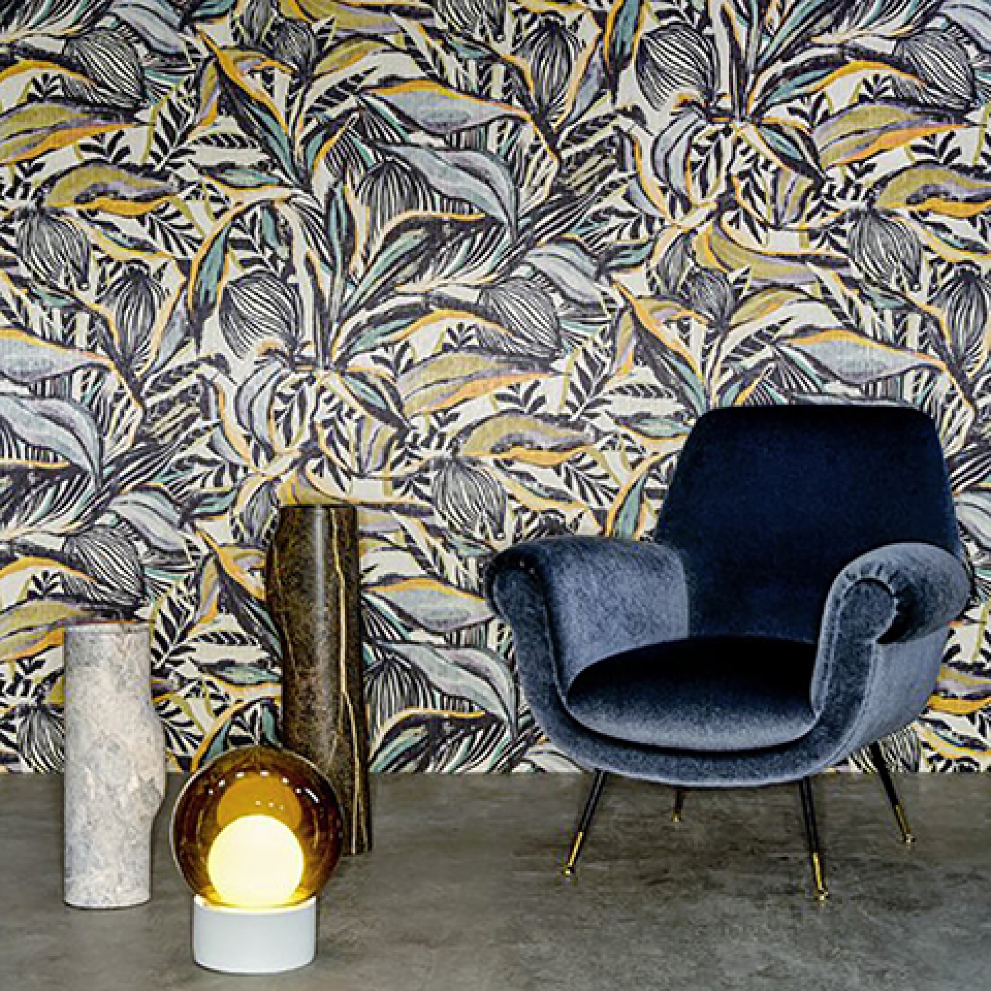 Первое фото слайда