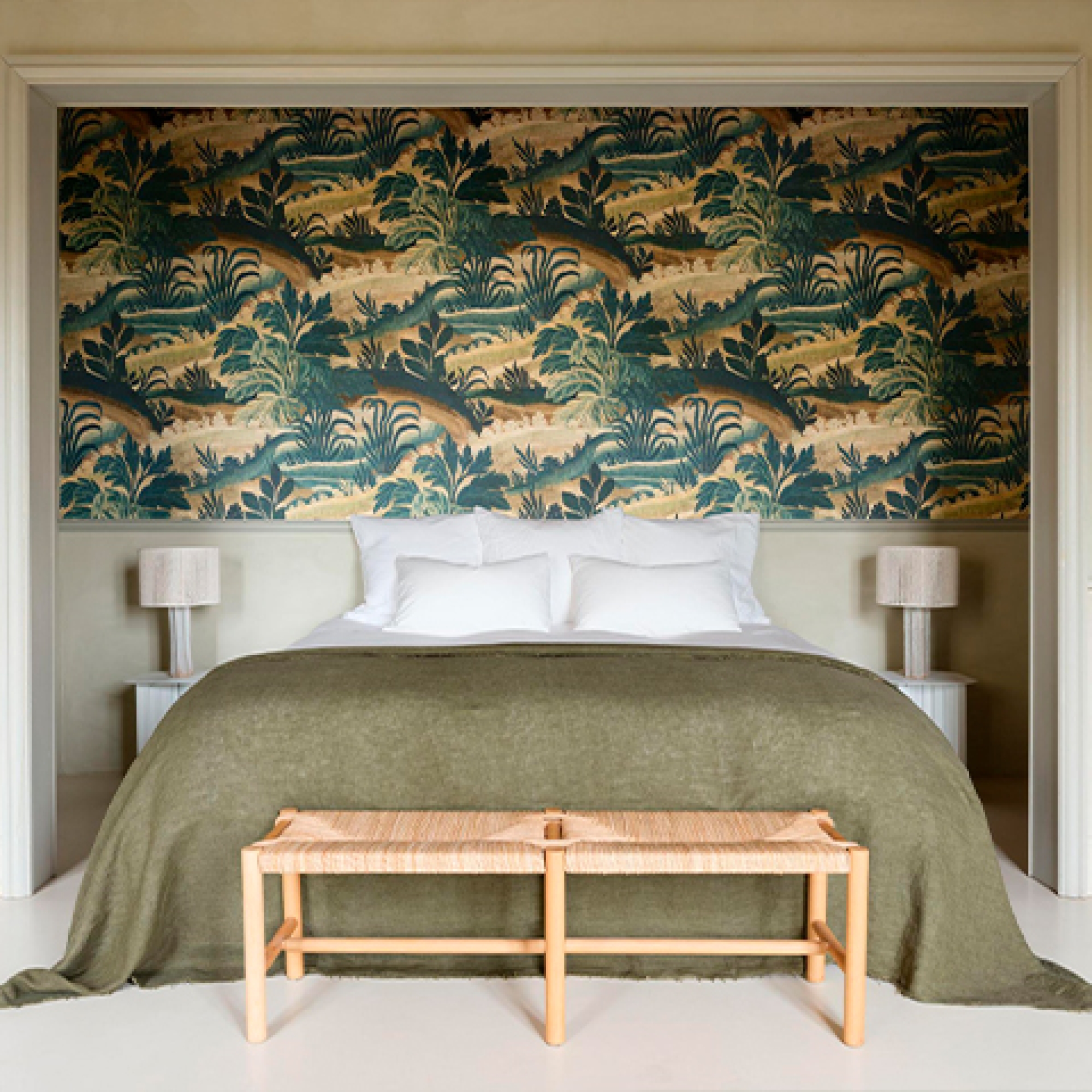 Второе фото слайда