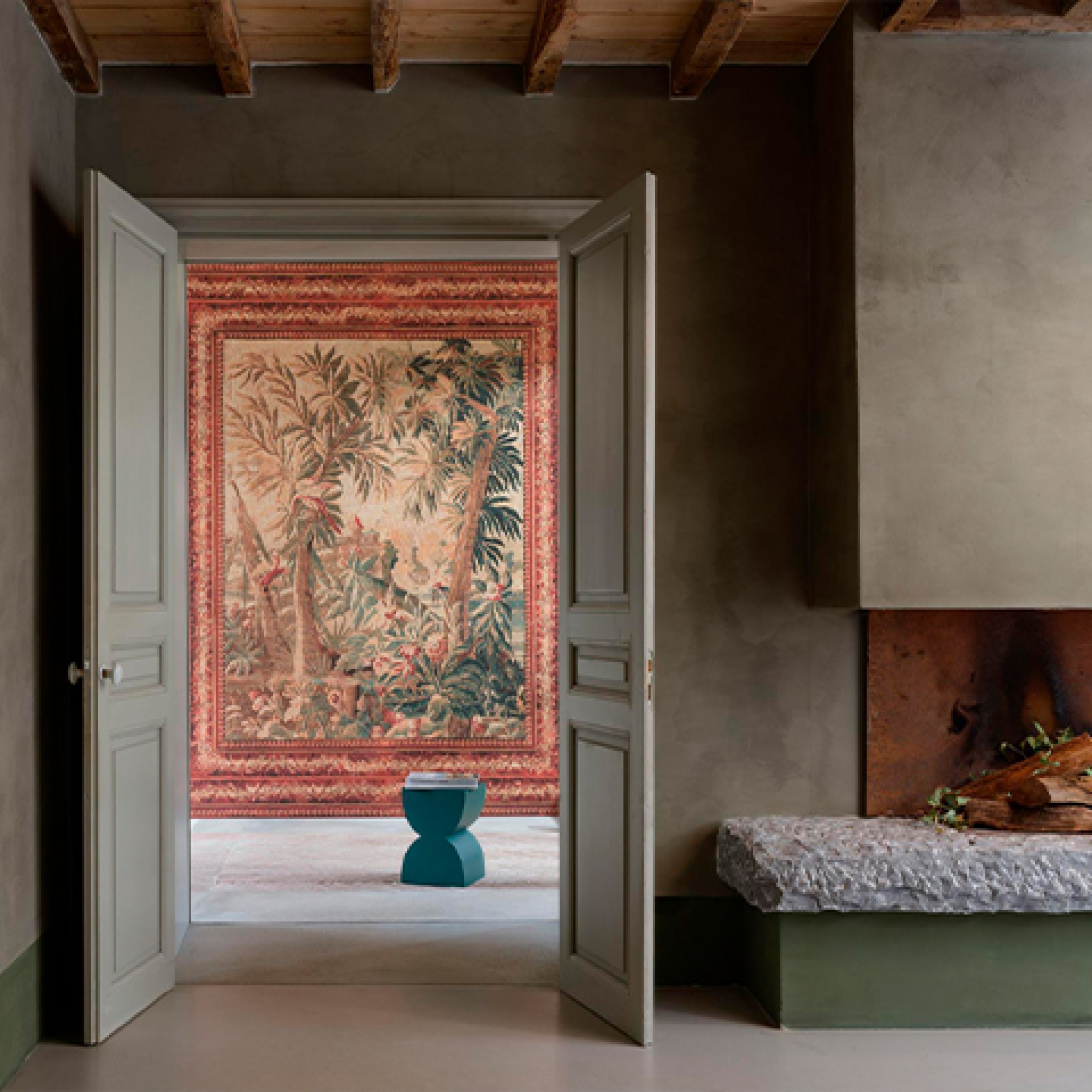 Первое фото слайда