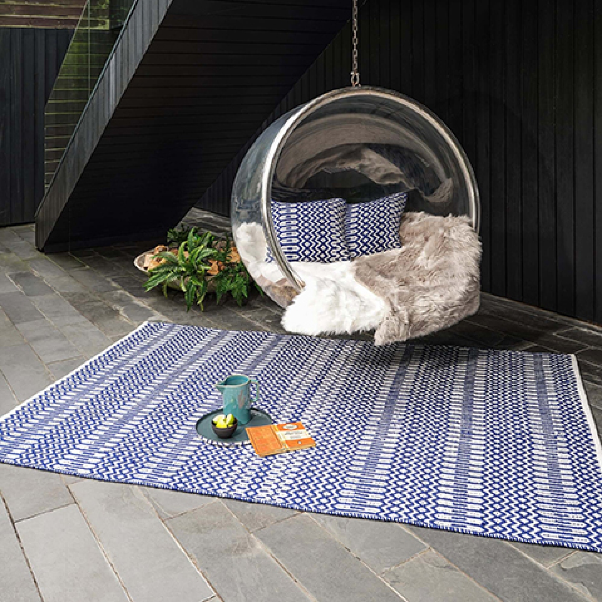 Первое фото слайда