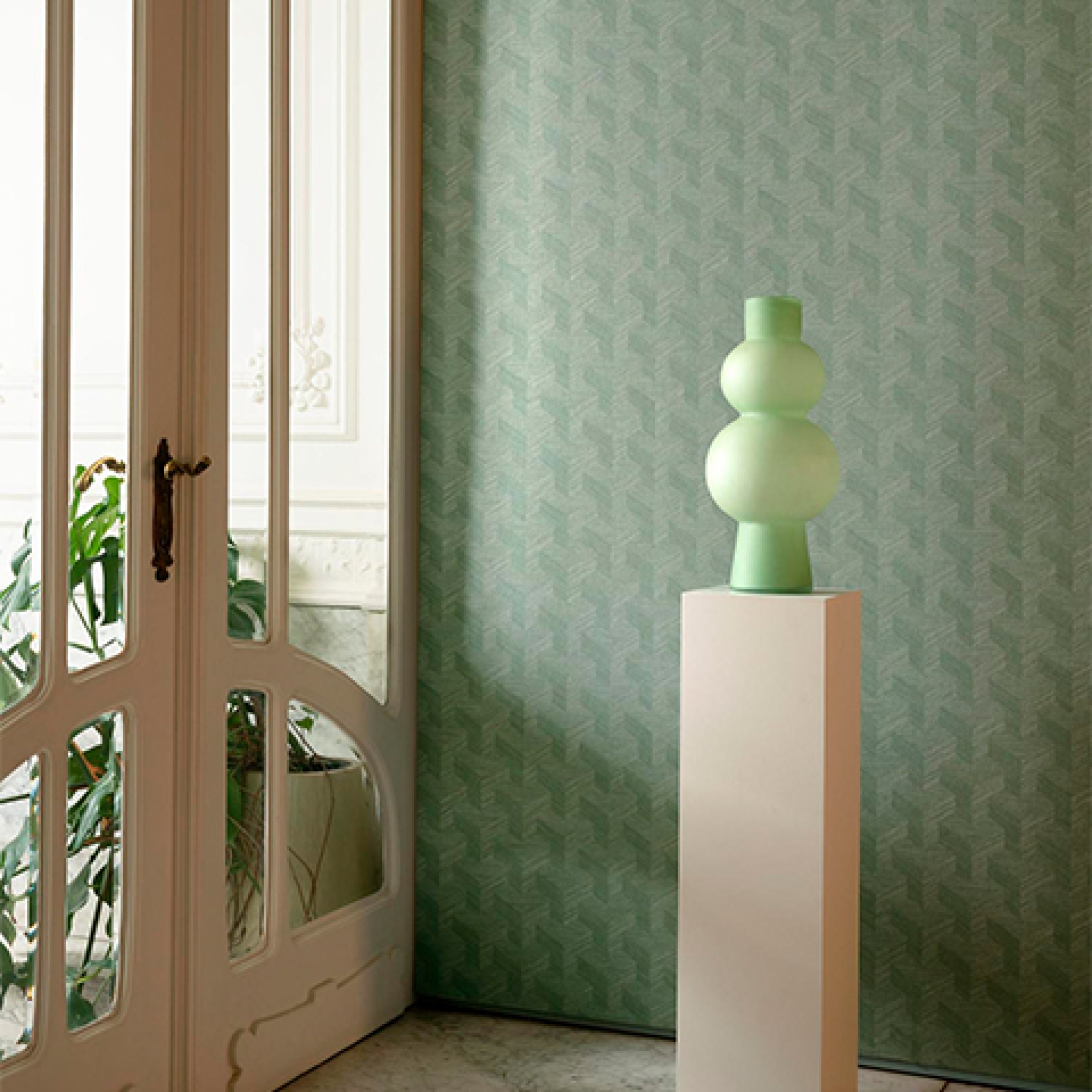 Второе фото слайда