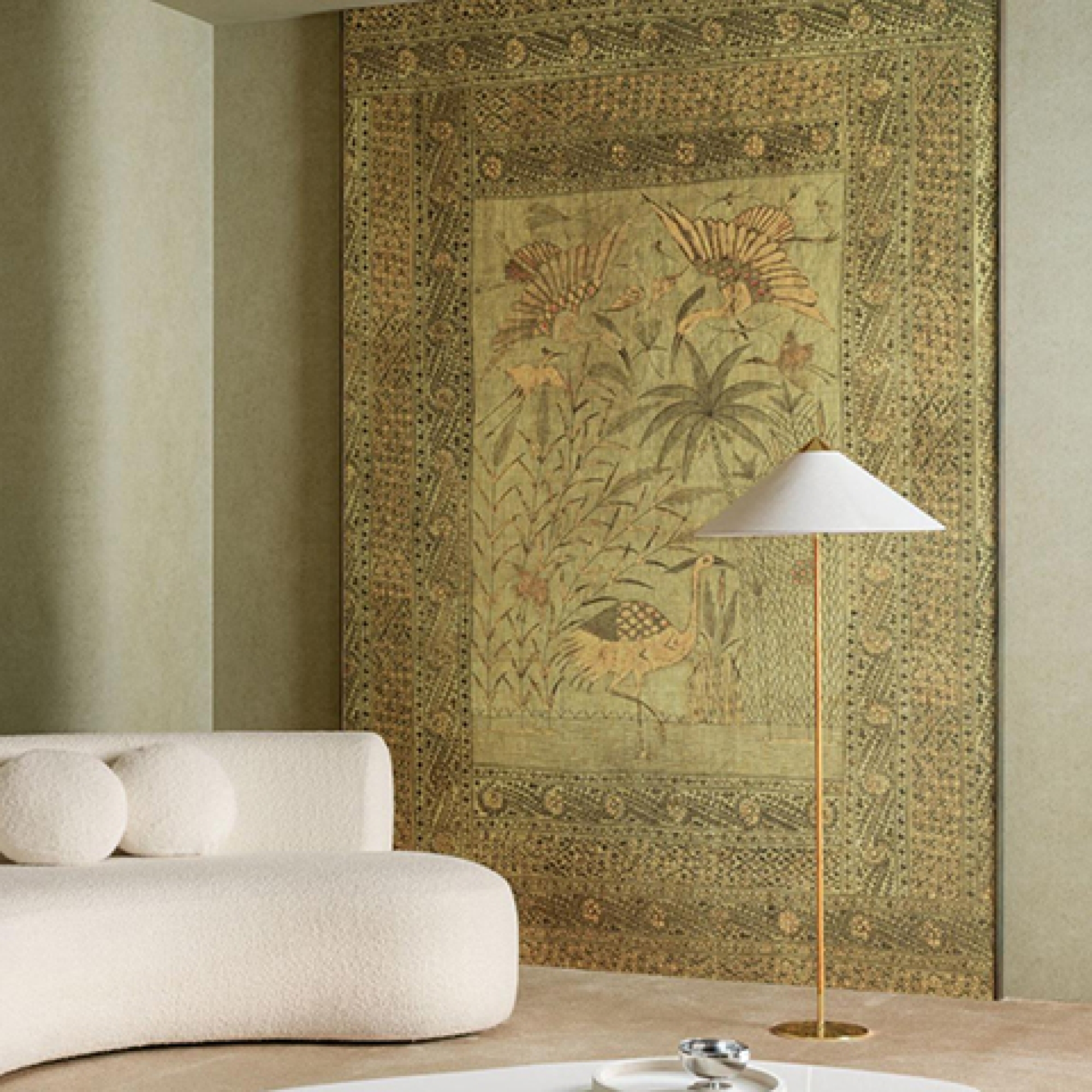 Первое фото слайда