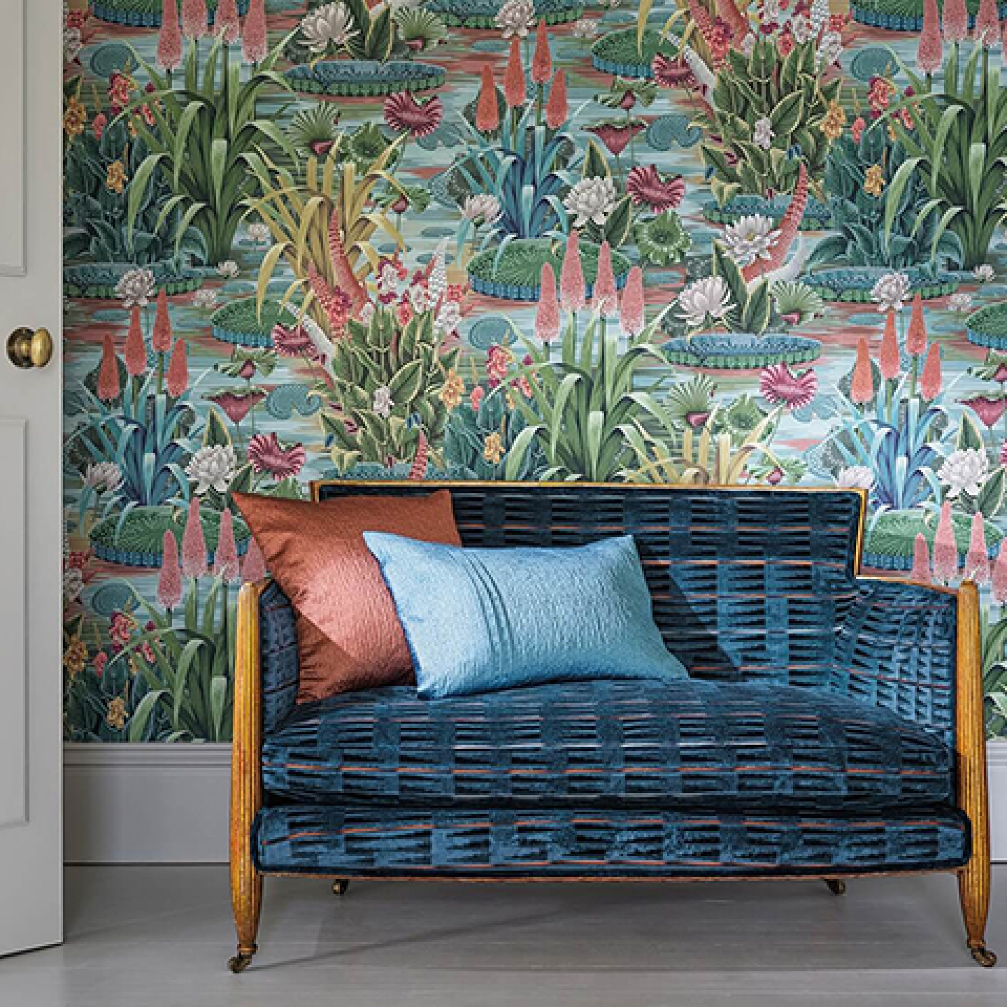 Друге фото слайду