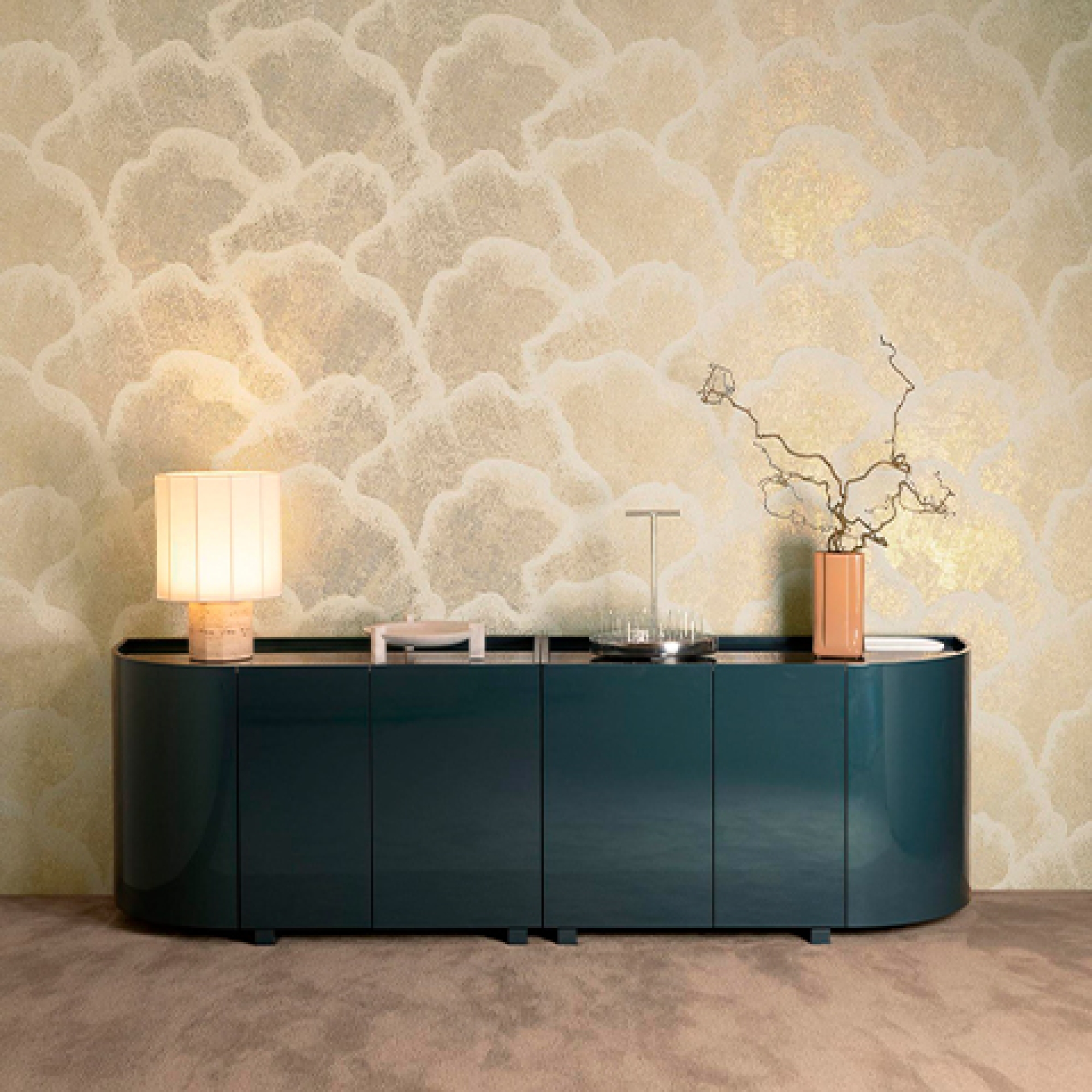 Первое фото слайда