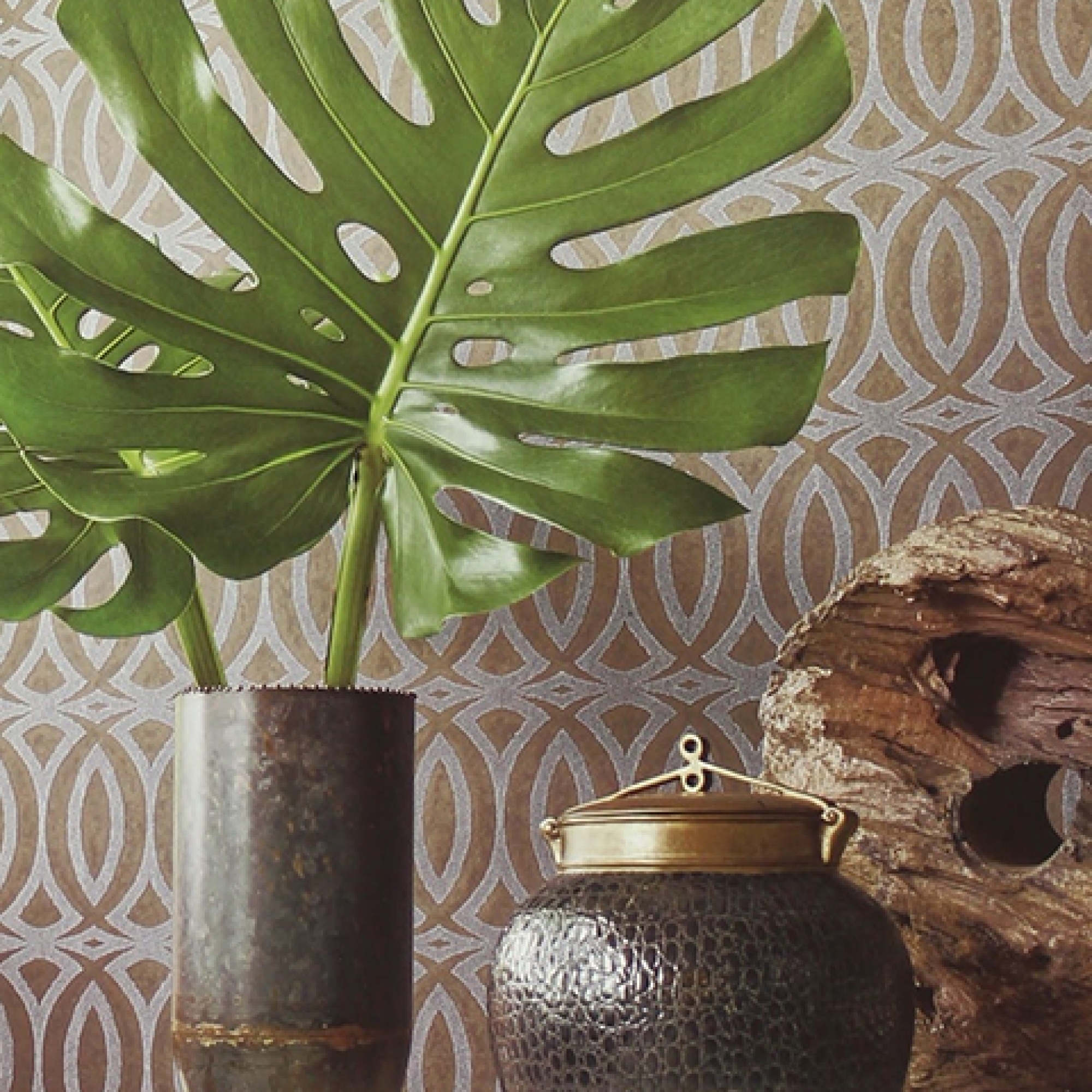 Друге фото слайду