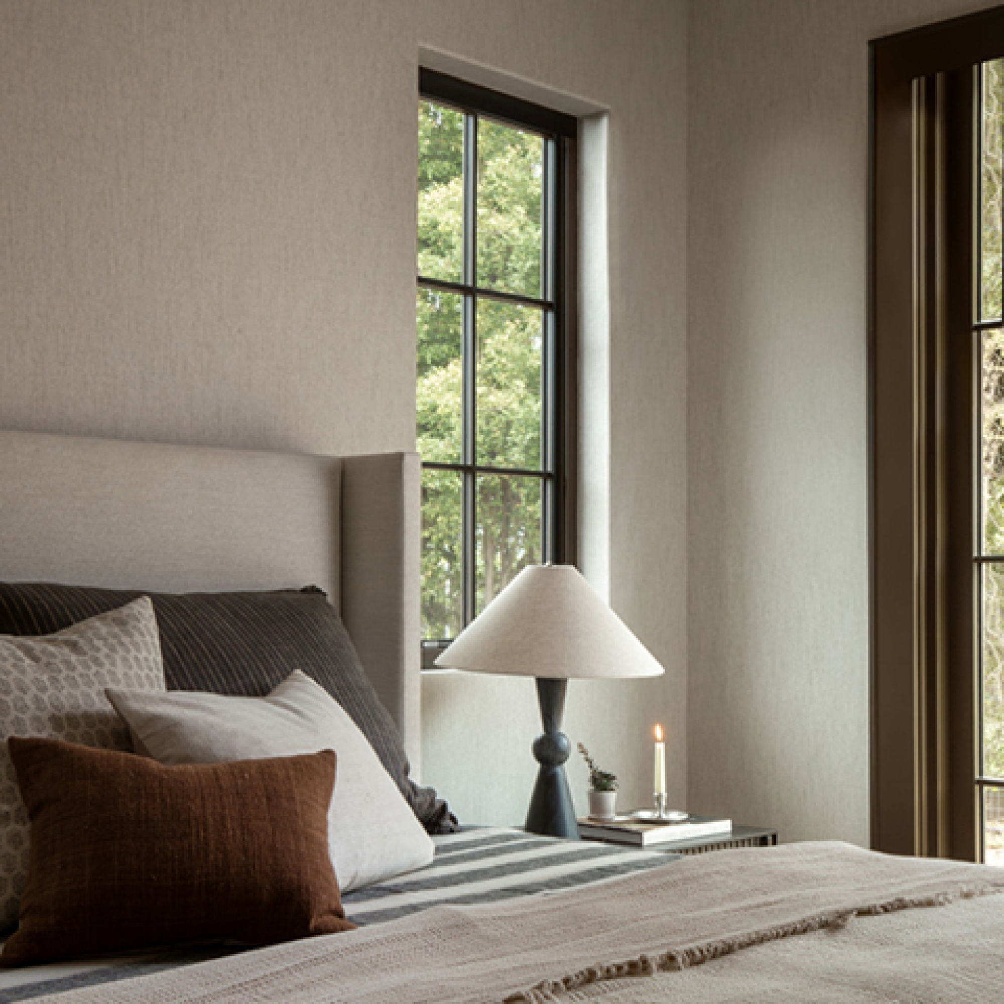 Друге фото слайду