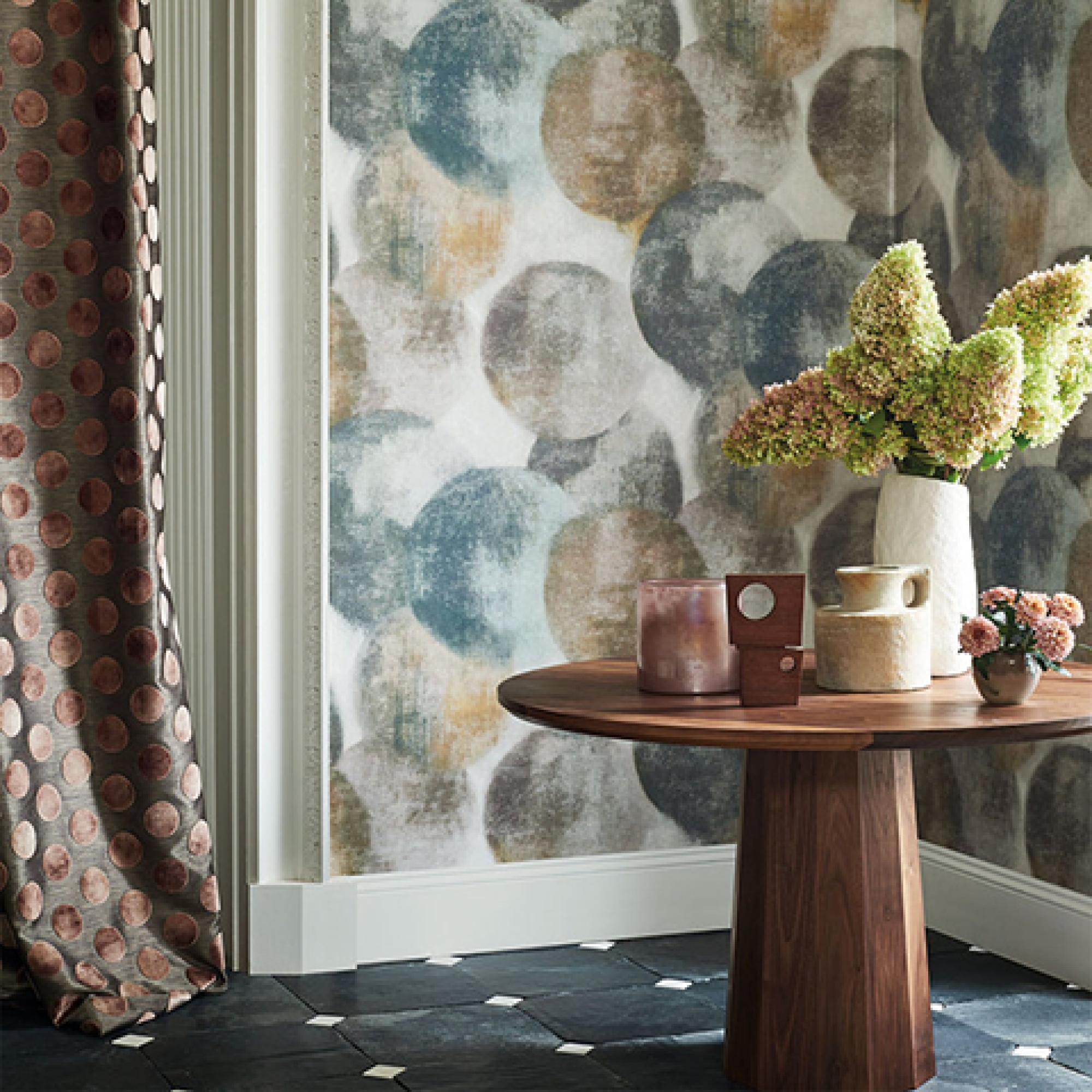 Второе фото слайда