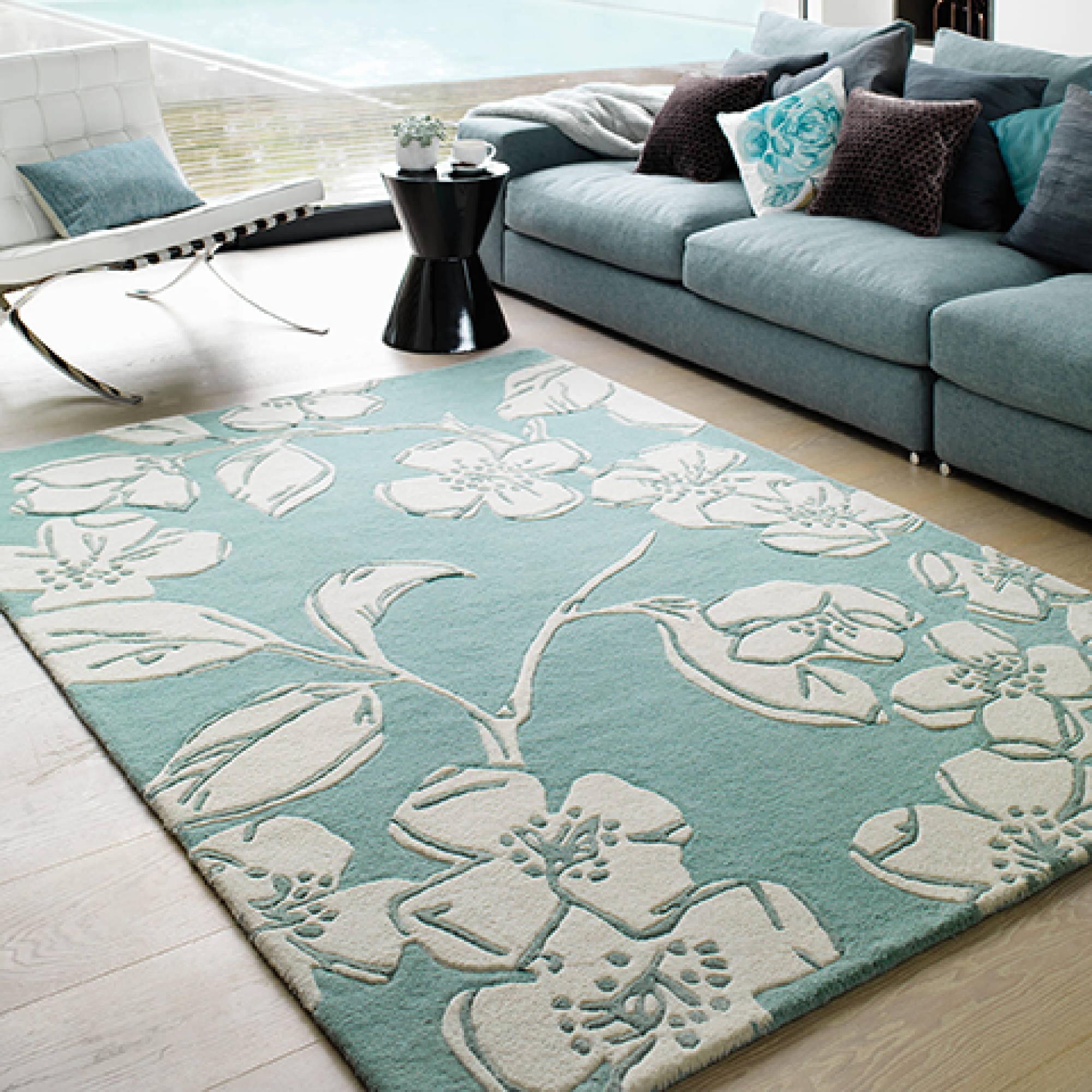 Первое фото слайда