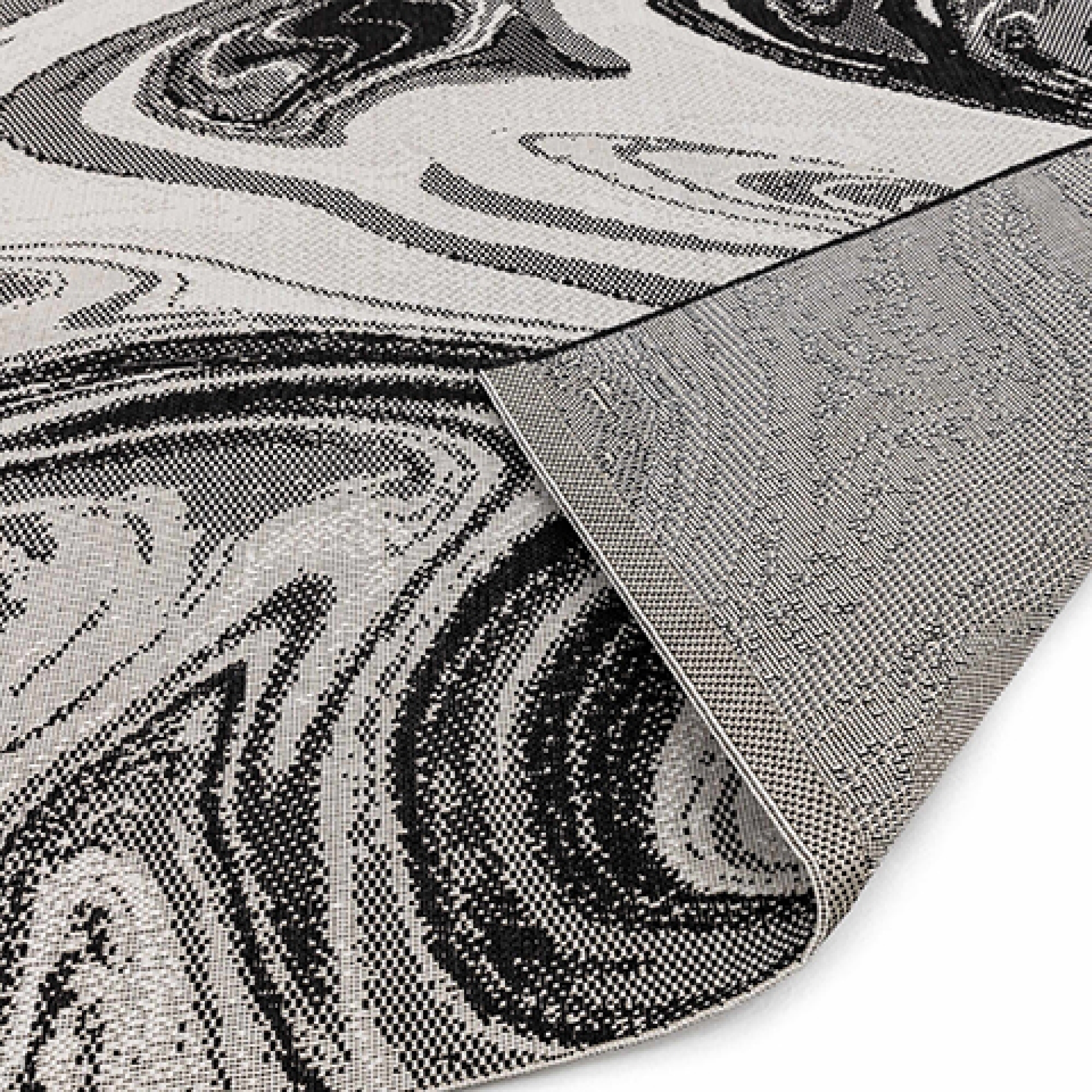 Первое фото слайда