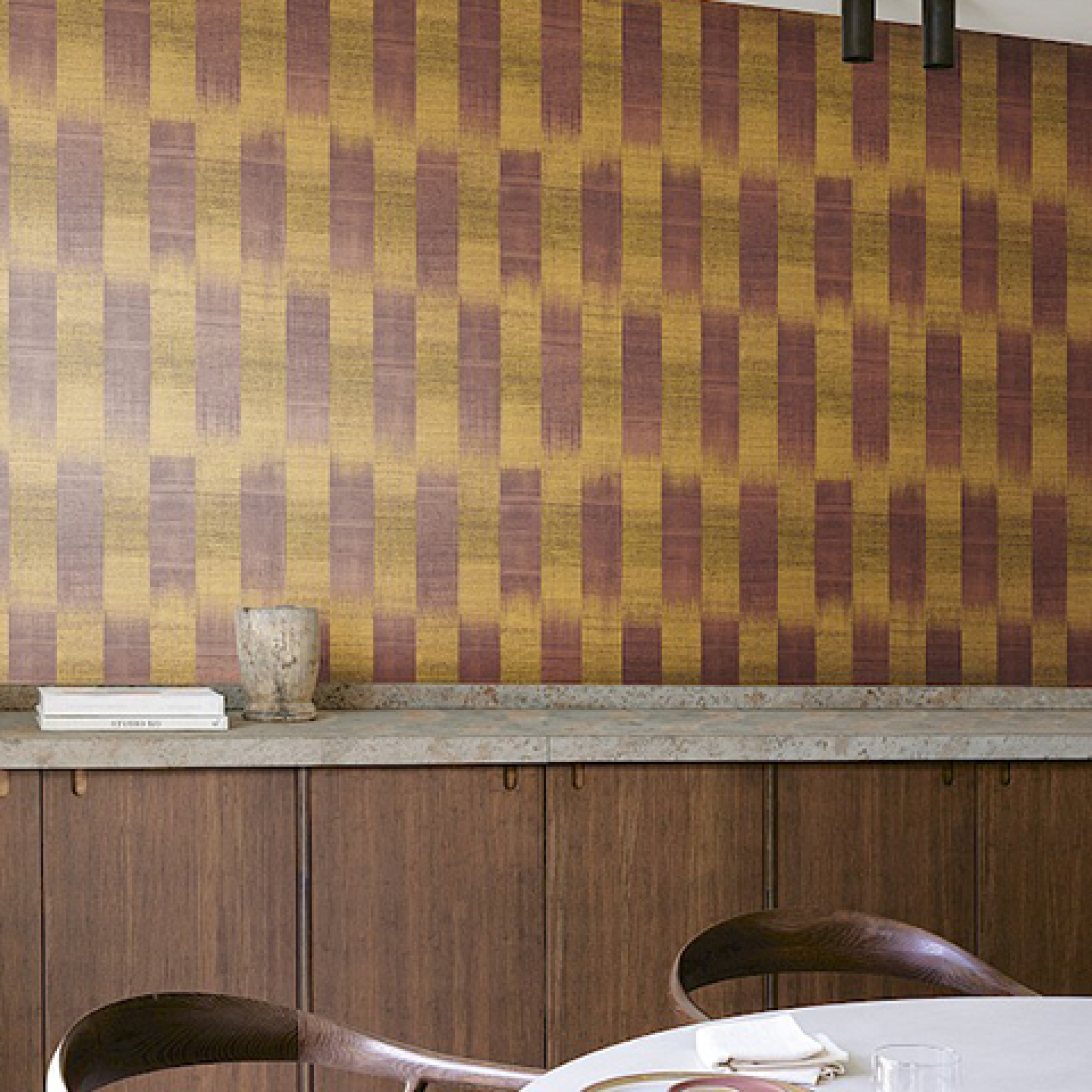 Первое фото слайда