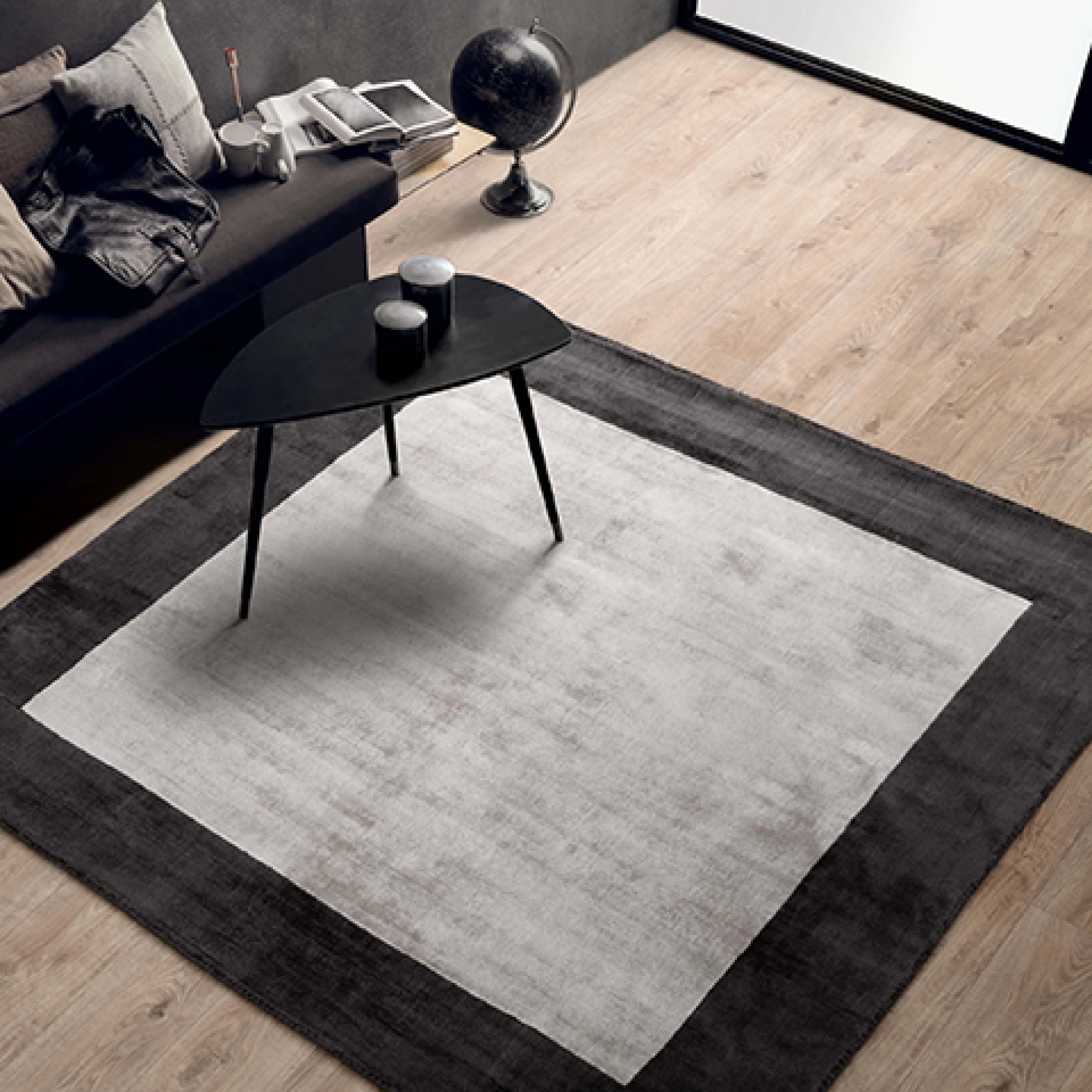 Первое фото слайда