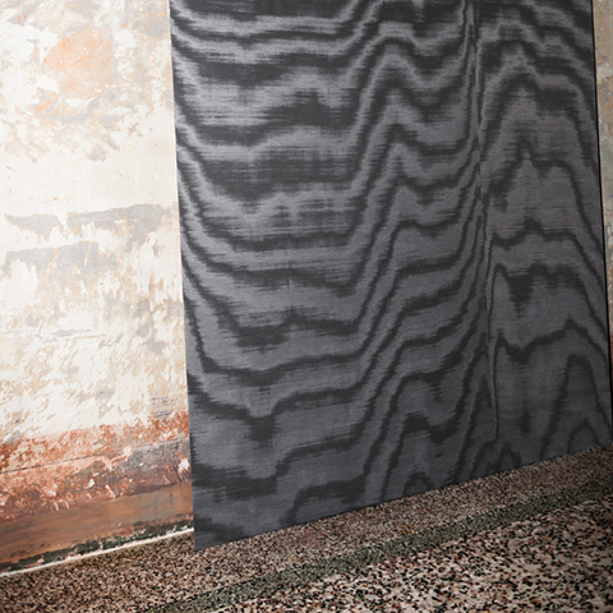 Первое фото слайда