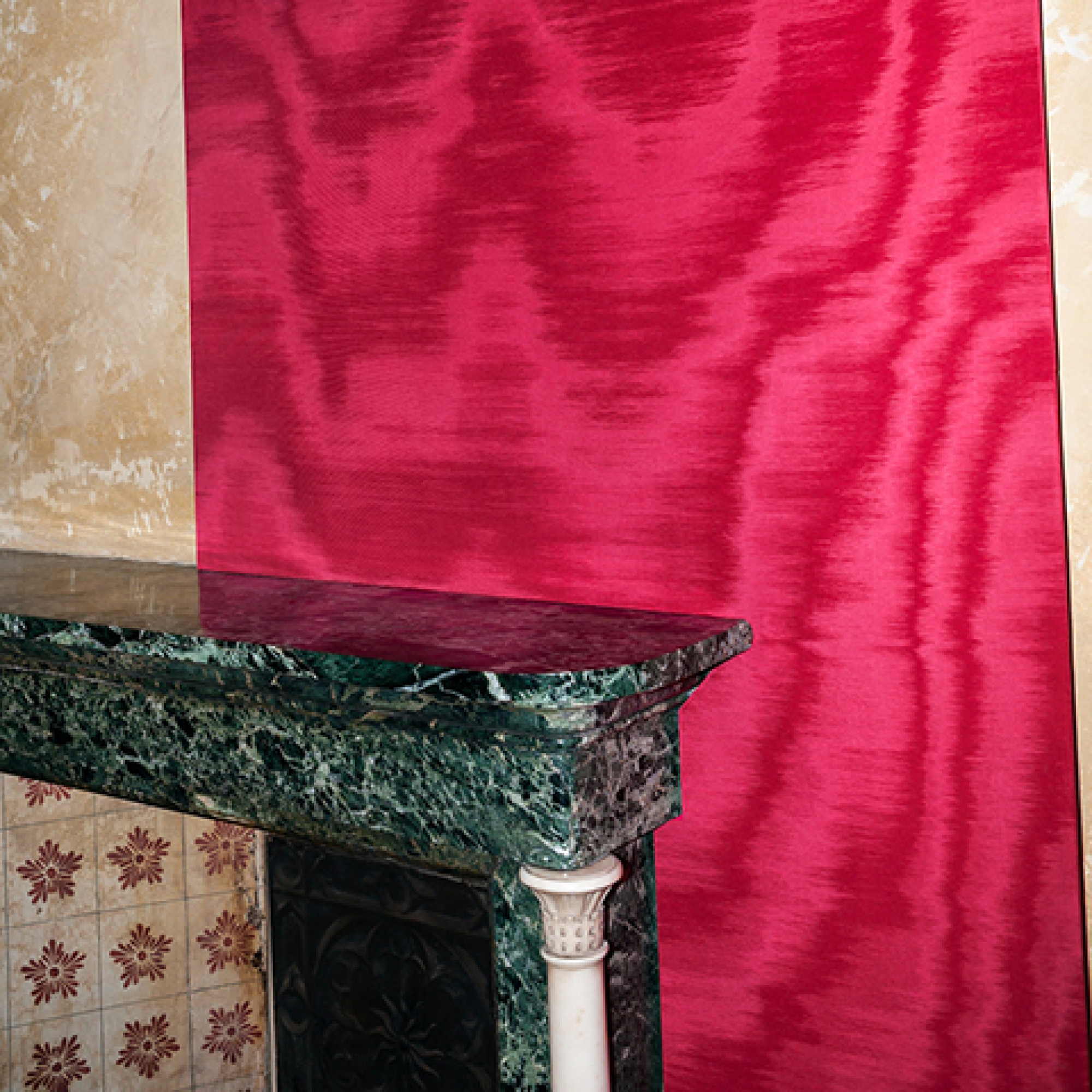 Первое фото слайда