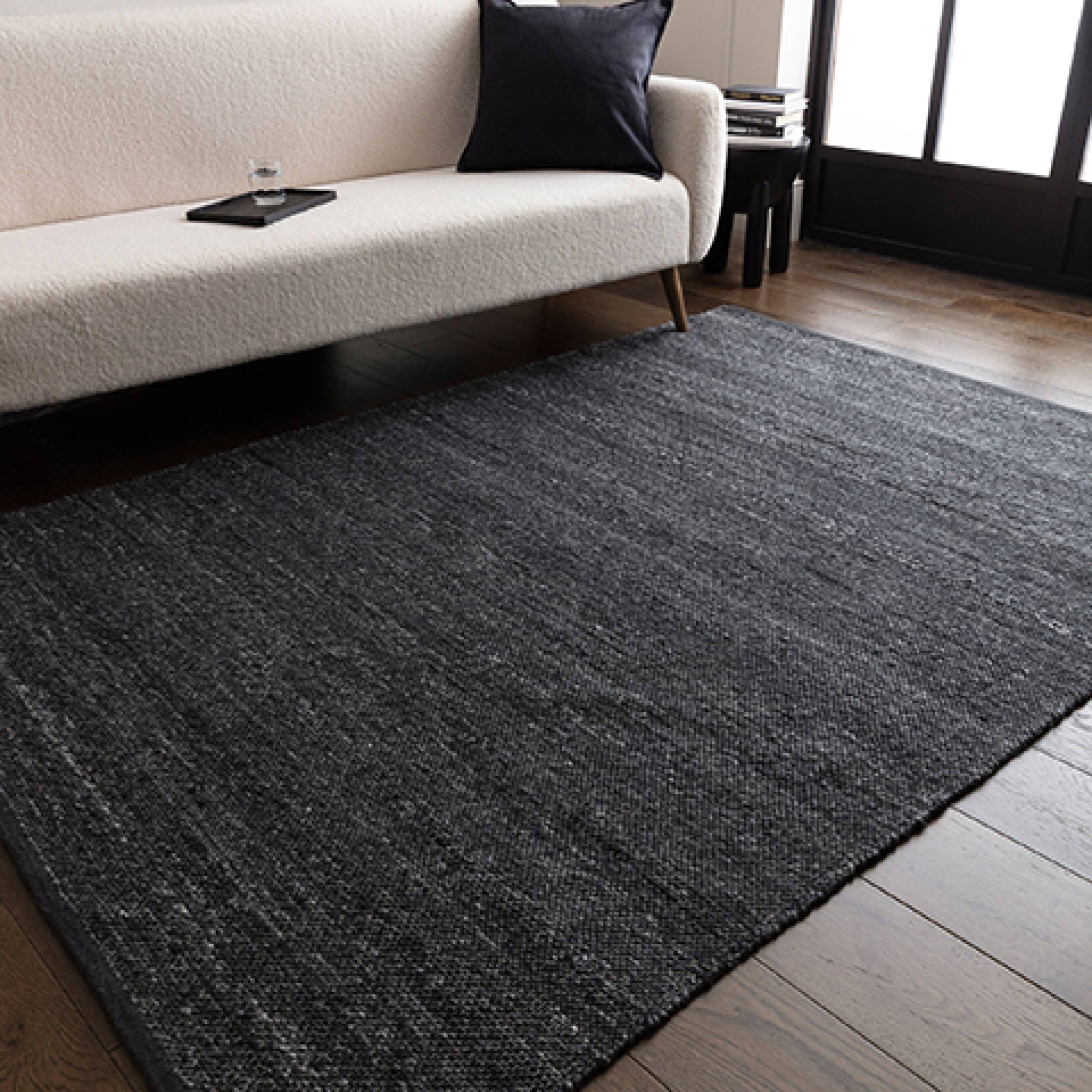 Первое фото слайда