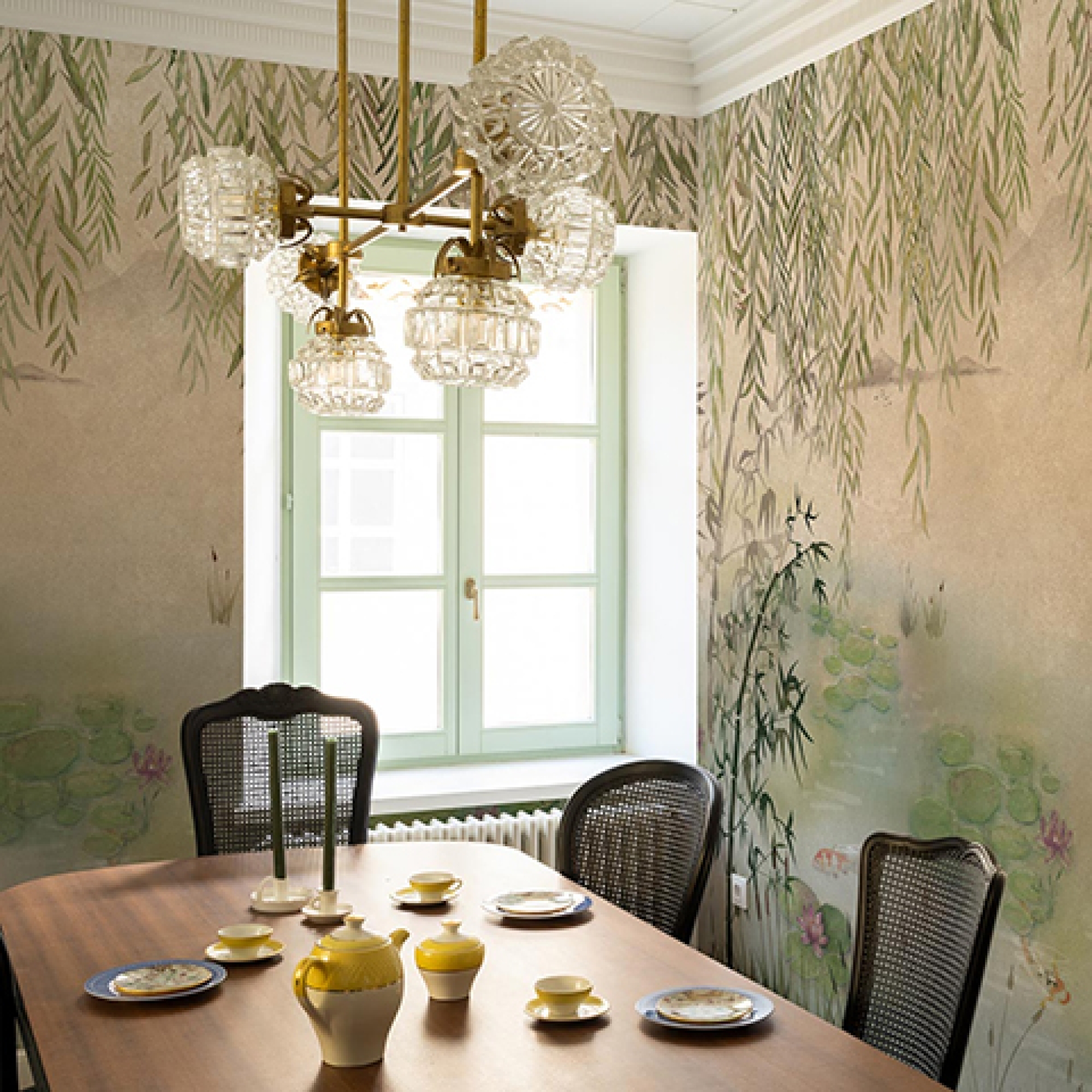 Первое фото слайда