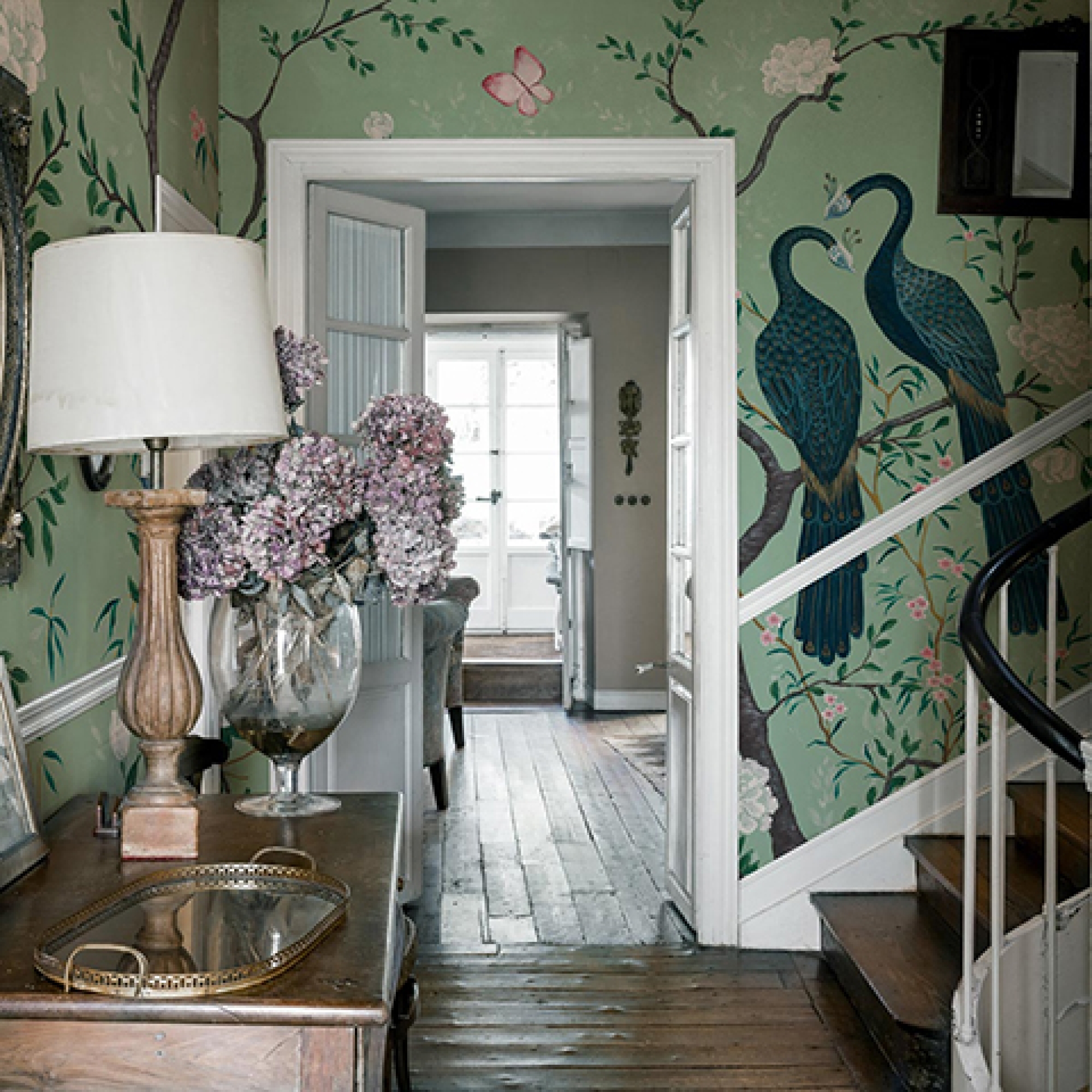 Второе фото слайда