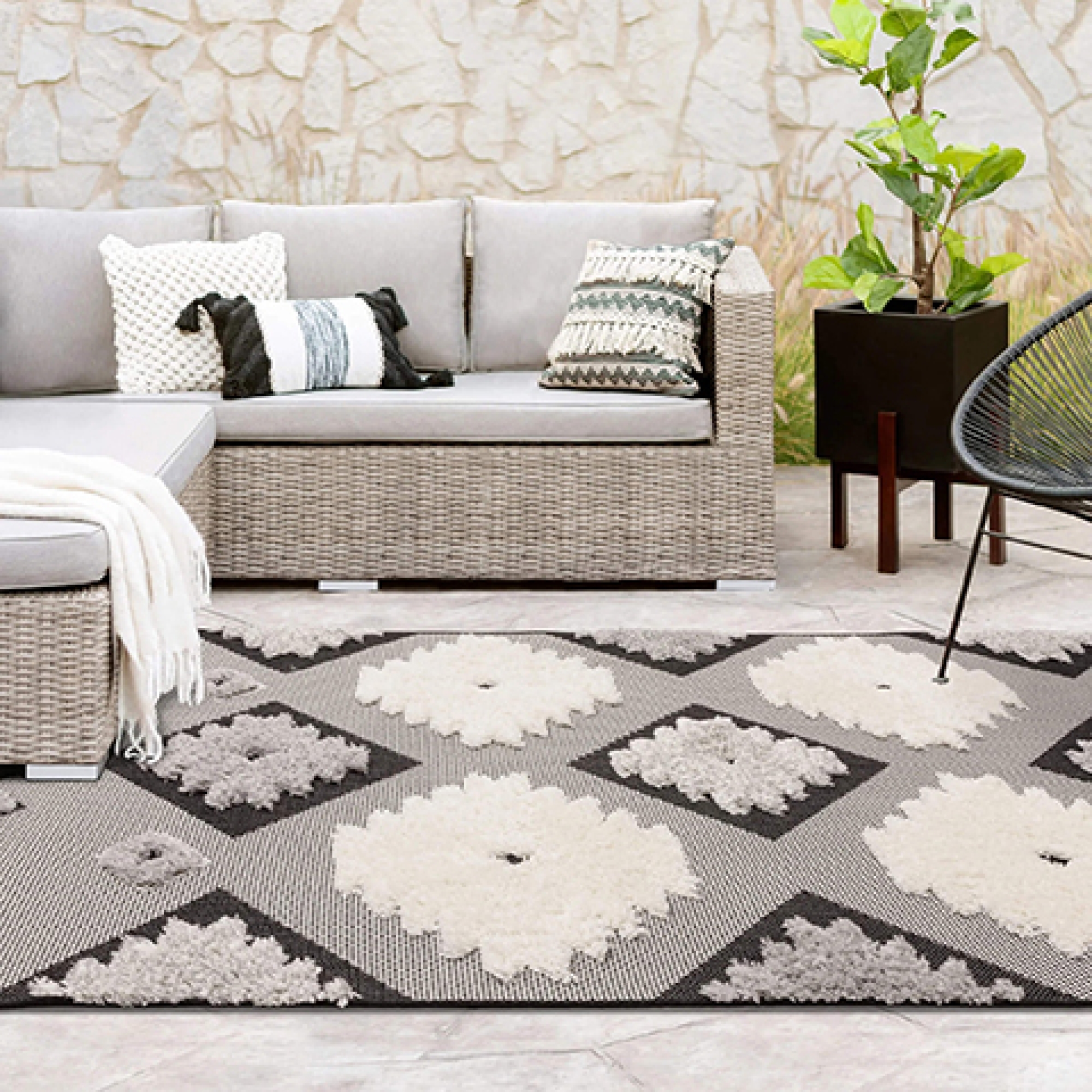 Первое фото слайда