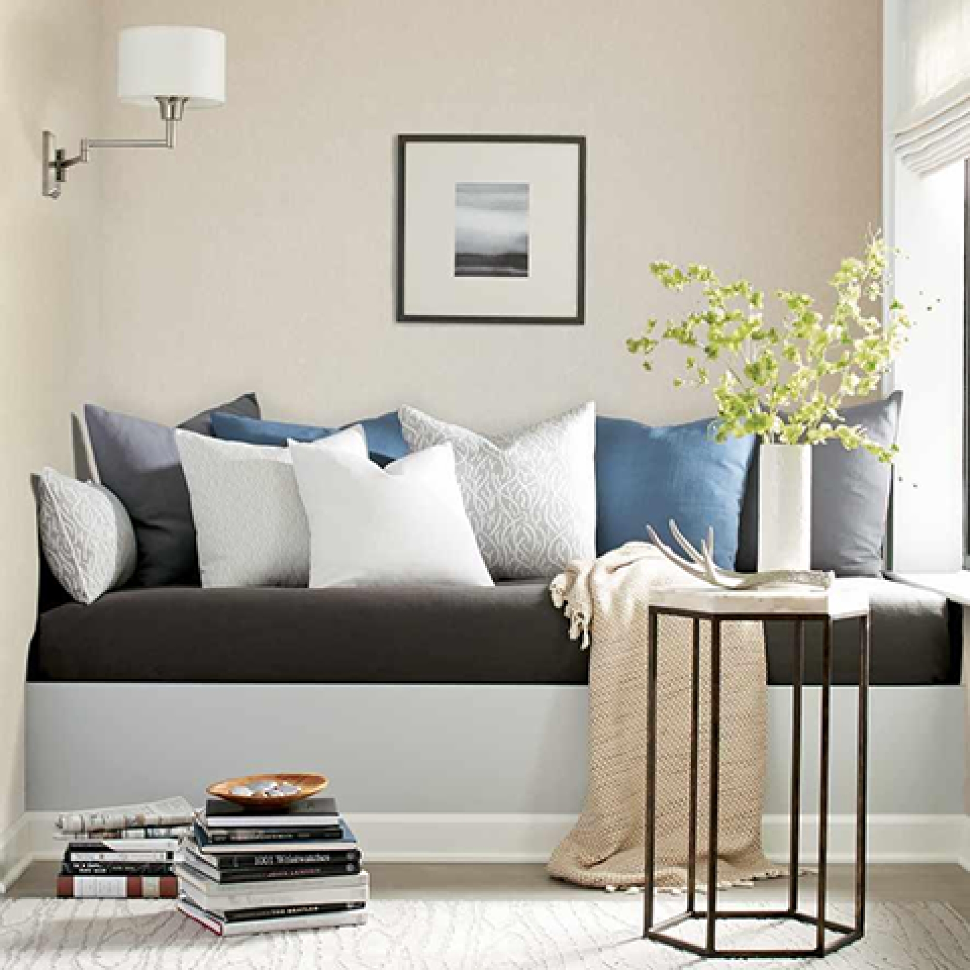 Первое фото слайда