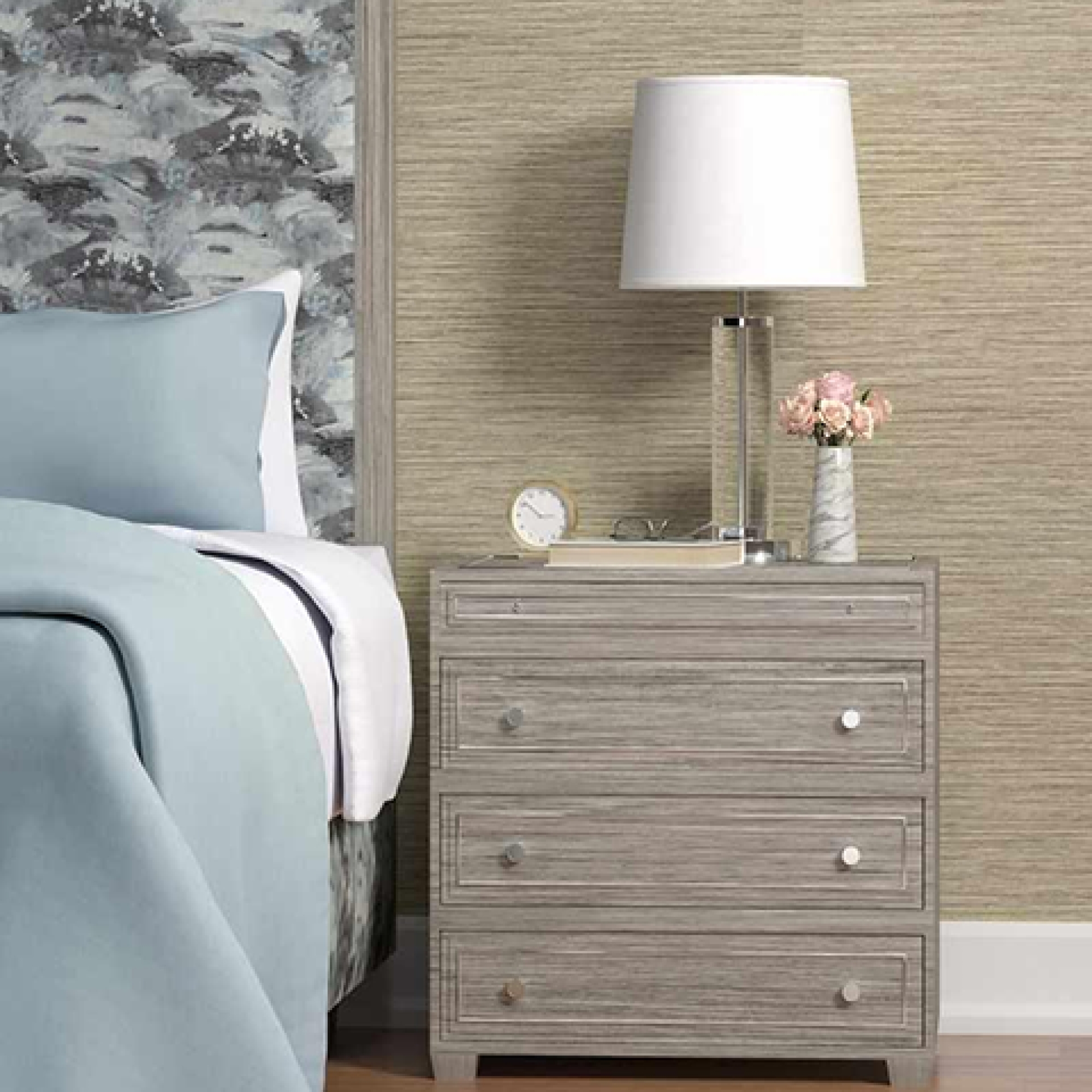 Первое фото слайда