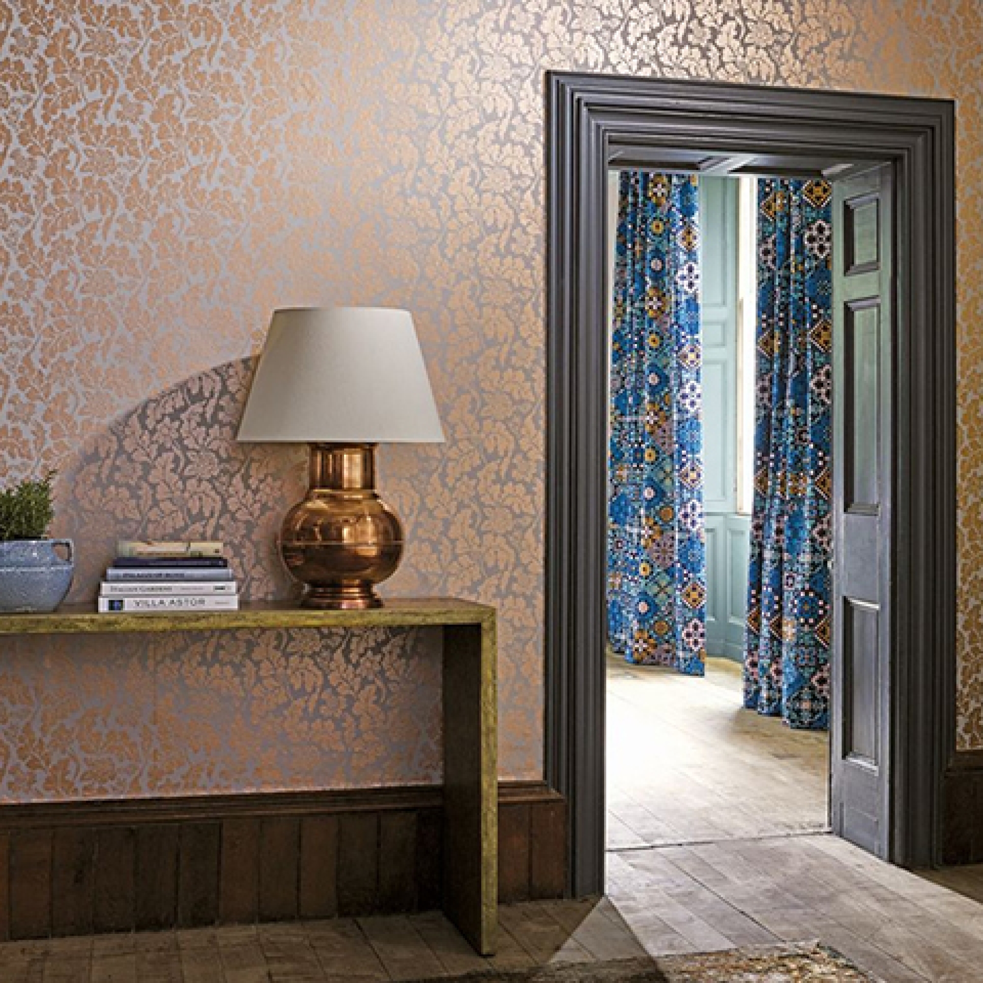 Друге фото слайду